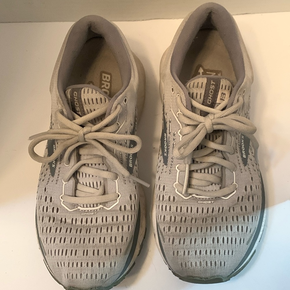 Brooks 13 Ghost Women Gray Shoes/Sneakers Size 6.5